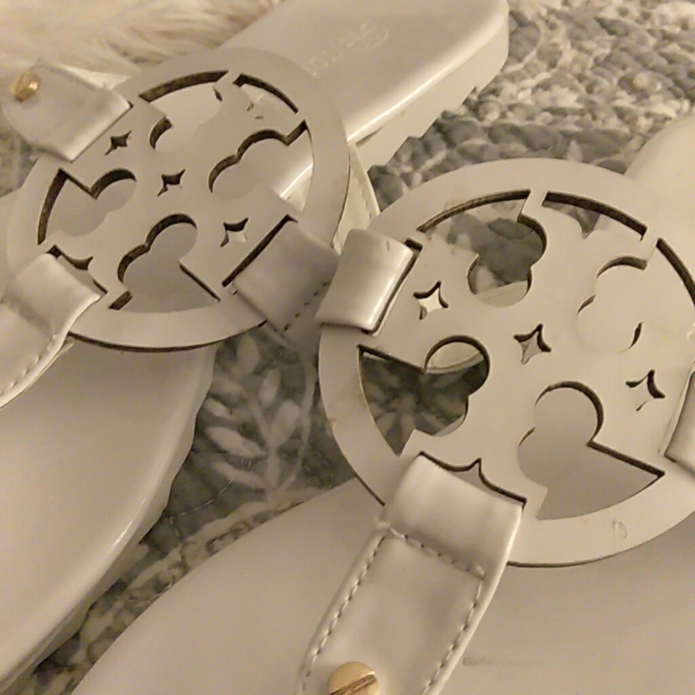WHITE PATENT FASHION SLIP ON SANDAL - Picture 2 of 3
